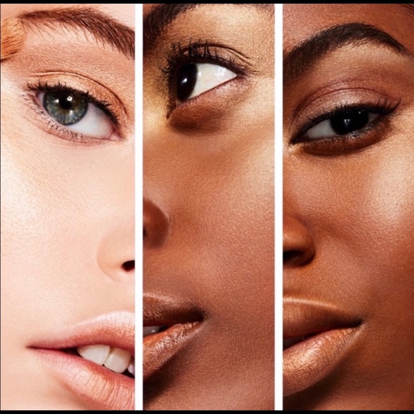 442. Mac hyper real glow highlighter palette - Picture 5 of 7